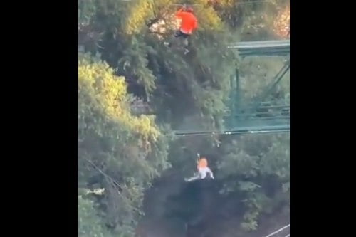 Video: Cae niño de 6 años, de Tirolesa de 12 metros de altura